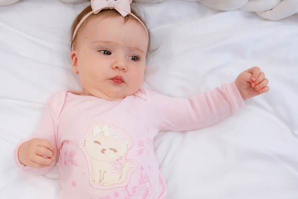 Close no bordado — fio, textura, detalhe do aplique